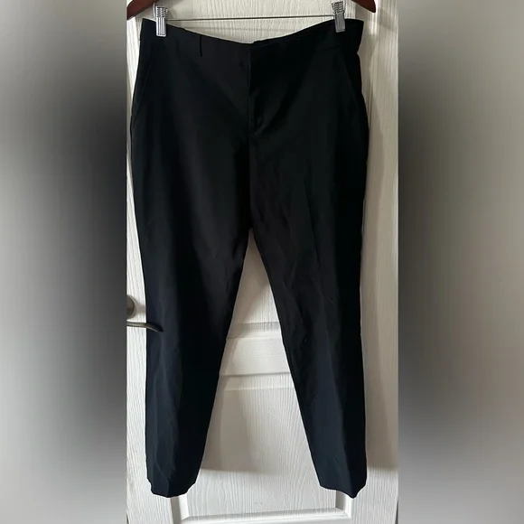 Banana republic, black slacks, size 10L, made with soft but strong material - Picture 3 of 7